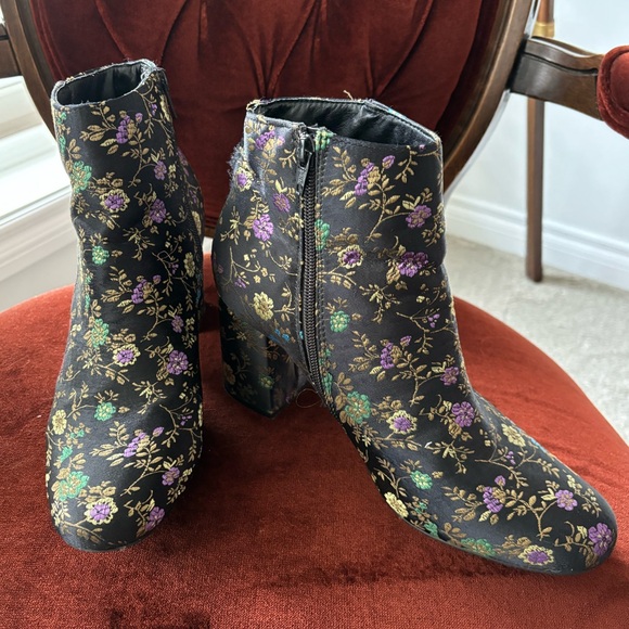 Flower boot heels - Picture 2 of 3